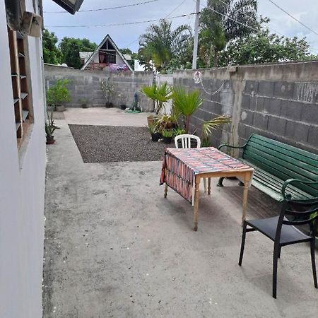 Laure Hebergement Loue Des Lits En Dortoir Hostel Faaa Buitenkant foto