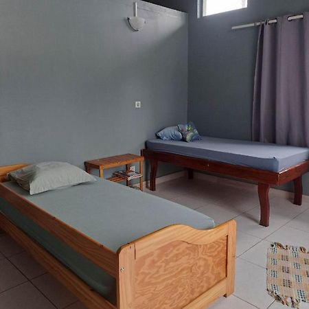 Laure Hebergement Loue Des Lits En Dortoir Hostel Faaa Buitenkant foto