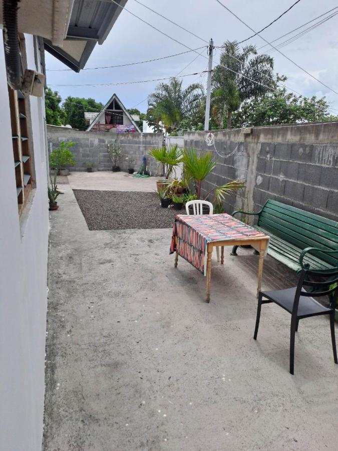 Laure Hebergement Loue Des Lits En Dortoir Hostel Faaa Buitenkant foto