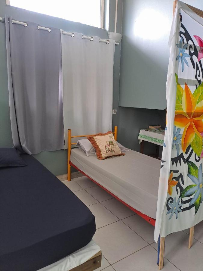 Laure Hebergement Loue Des Lits En Dortoir Hostel Faaa Buitenkant foto