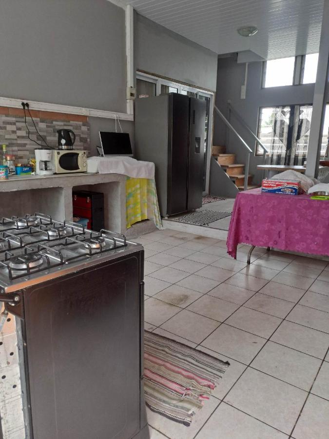 Laure Hebergement Loue Des Lits En Dortoir Hostel Faaa Buitenkant foto