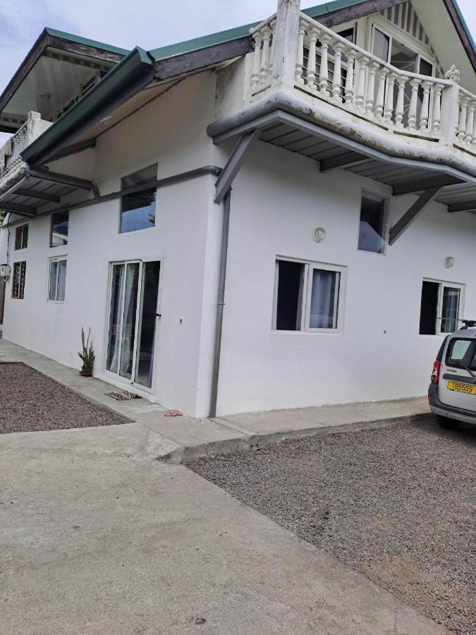Laure Hebergement Loue Des Lits En Dortoir Hostel Faaa Buitenkant foto